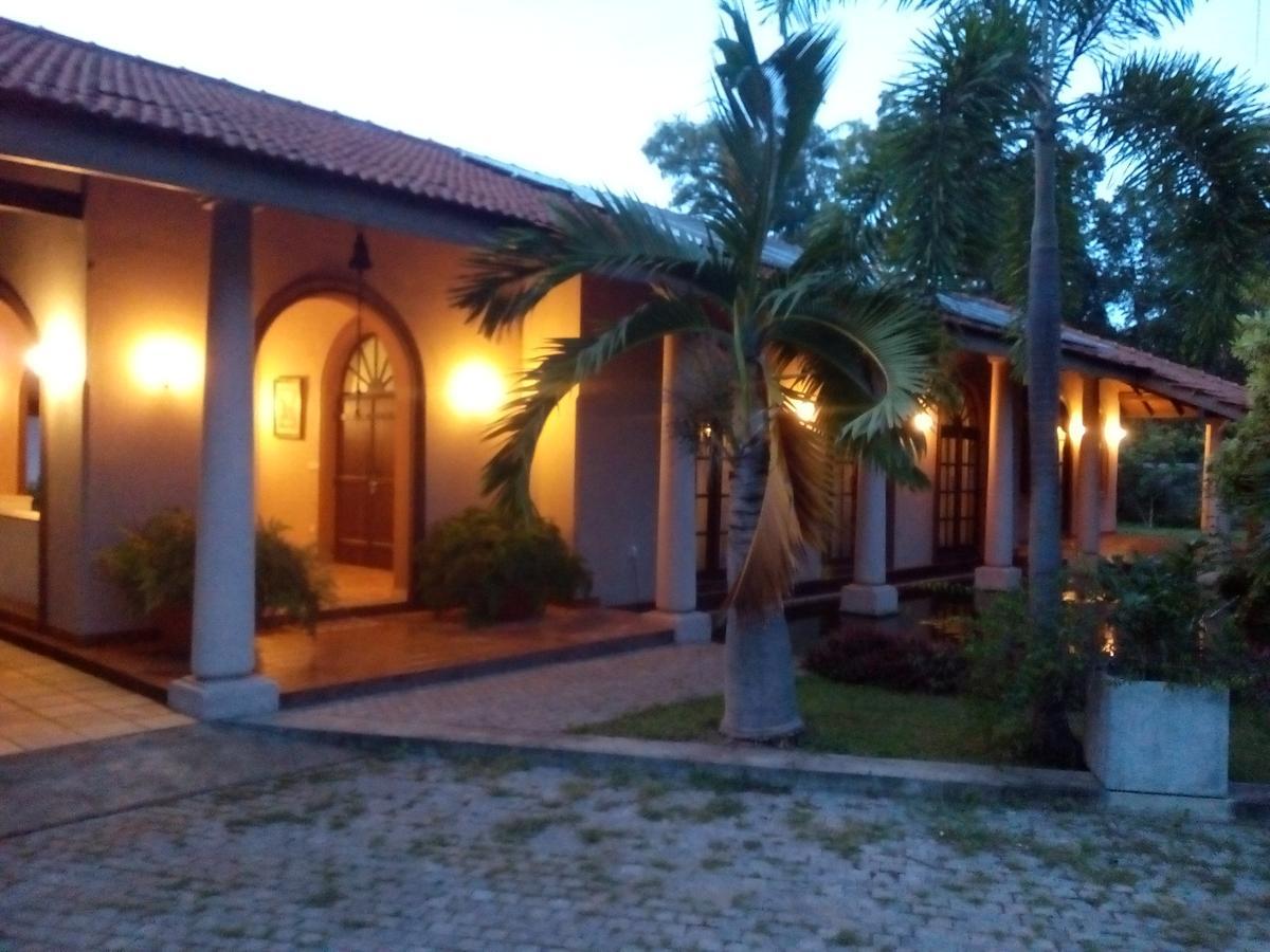 Tropical Villas Negombo Exterior foto